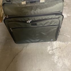 Un Par De Maletas $60 Por Las 2 Buenas Condiciones 