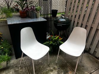Article Isla Chairs (white)