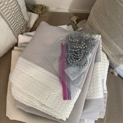 Set of bath curtains with hooks