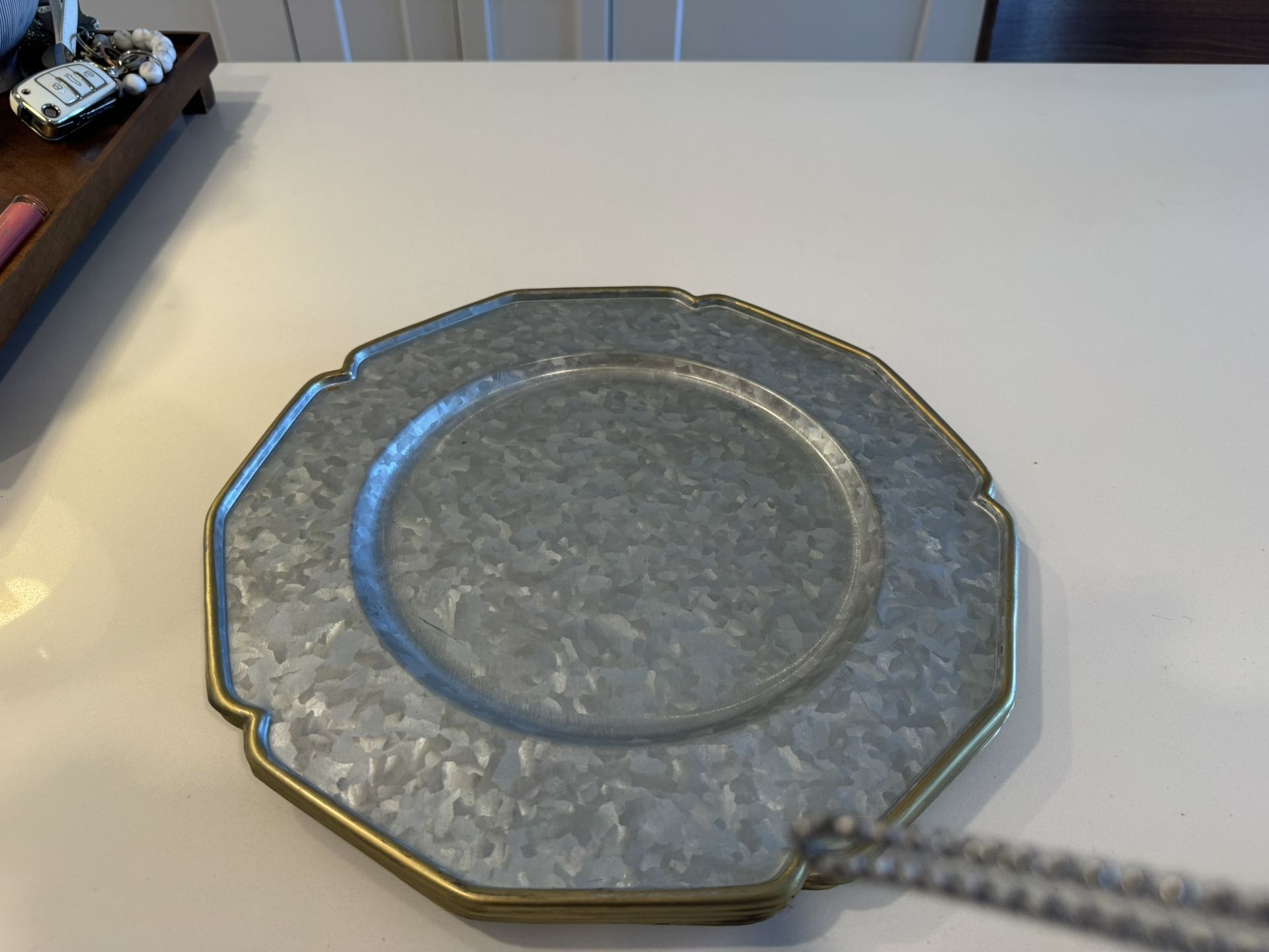 4 metal chargers 