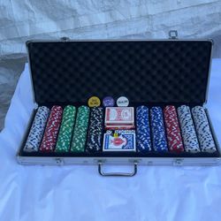 500  Casino Style Poker chips.. w/Case