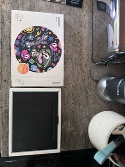 Wacom Intuos Bluetooth Drawing Tablet – Excellent Condition
