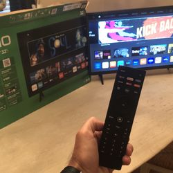 Vizio 32” D Series Smart TV  HD TV  720p