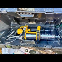 Dewalt Grease Gun 