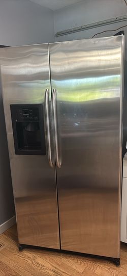 GE Stainless Steel Side-by-Side Refrigerators