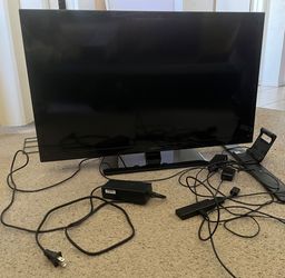 Insignia Flat Screen TV with Cables