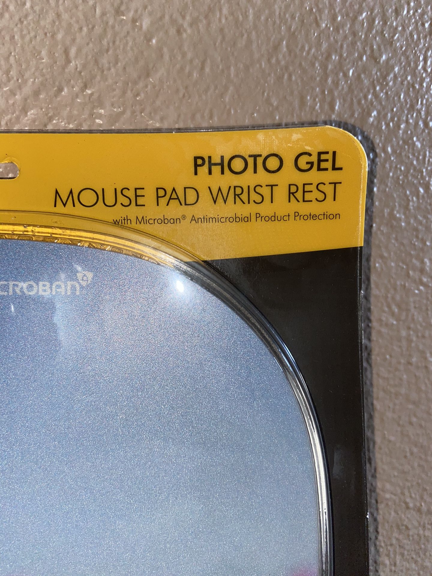 Mouse pad with wrist rest