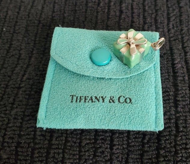 TIFFANY & CO AUTHENTIC STERLING SILVER BLUE BOX CHARM/PENDANT
