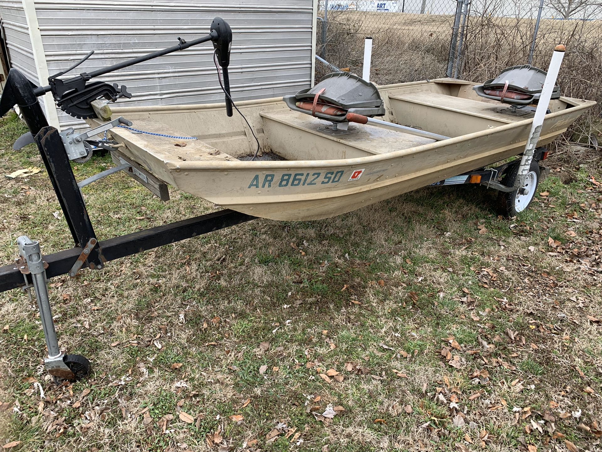 Photo Aluminum boat ready to fish.