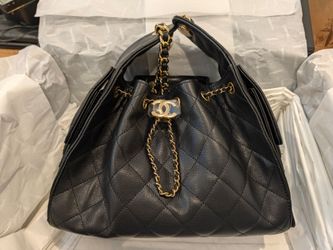 New Chanel Black 25 Small Handbag Grainer Calf Skin and Gold metal