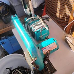 Serrucho Maquita Cargador Y Batería 