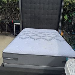 Nice Queen Bed With Good Mattress Set
