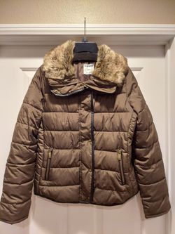Super Warm Old Navy Puffy Jacket Size S/P/P or Pettite  Woman's Small Excellent Condition!