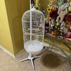 This Beautiful Bird Cage Is New Is In Good Condition It’s Come With Stand 
