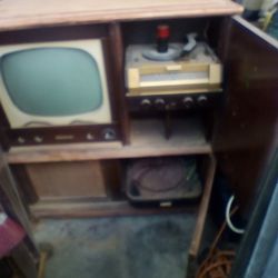 Vintage RCA  Victorial Cabnet
