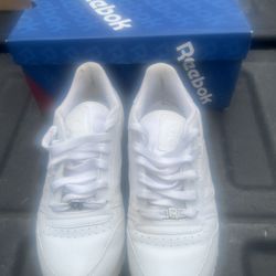 Woman’s Leather White Reebok Athletic Shoes Size 7.5