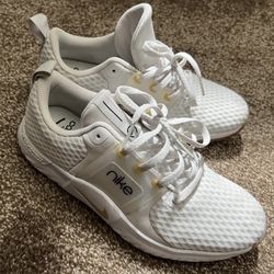 Nike Renew In-Season TR 10 Training Shoes – Women’s Size 7 – White/Gold – Lightly Worn