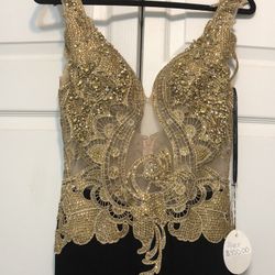 Women Dress New  fits Size 6,8 