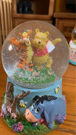 Winnie the Pooh snow globe