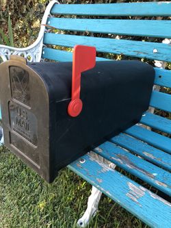 Plastic mail box