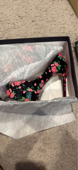 Betsey Johnson Black Floral Platform High Heel Pumps, Size 8