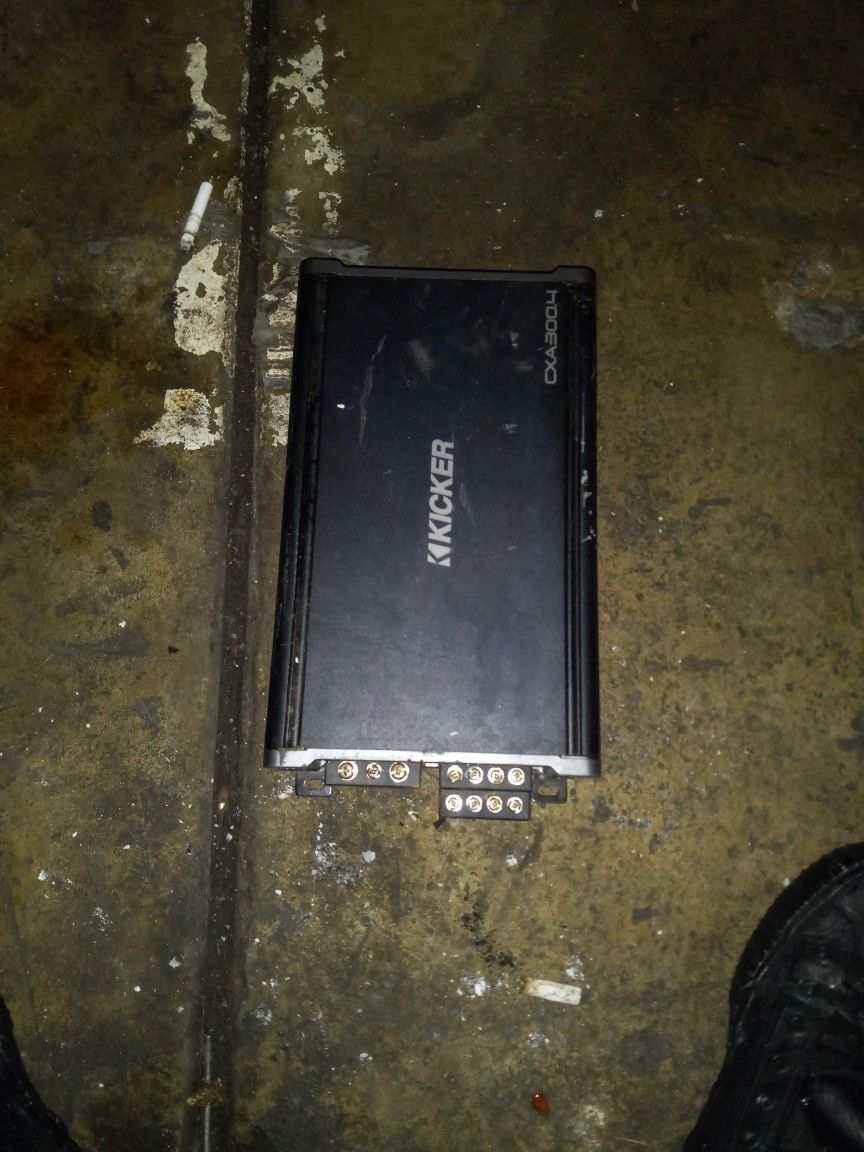 Kicker CXA300.4 Amplifier