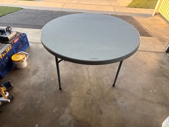 Foldable tables
