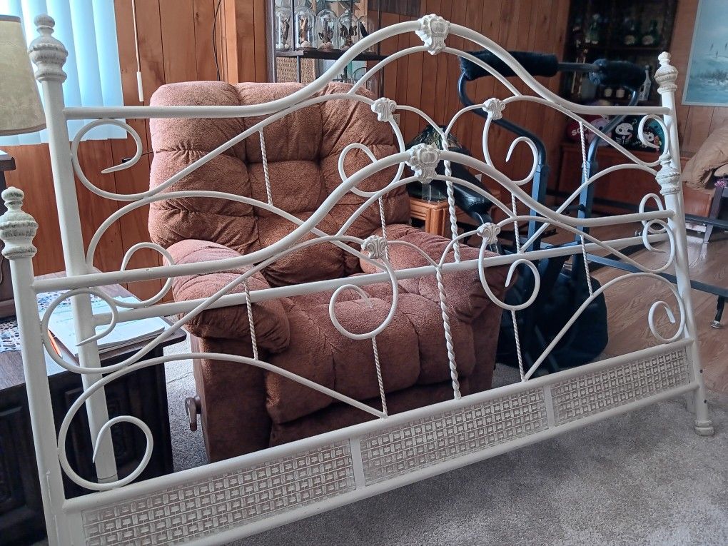 KING HEADBOARD AND FOOTBOARD