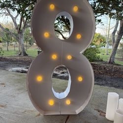Light-up number 8 decoration