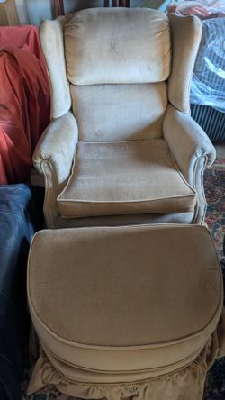 Swivel chair with ottoman