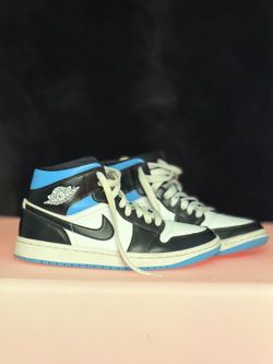 Nike Air Jordan 1 Mid ‘University Blue’ sneakers Size 7.5 YS