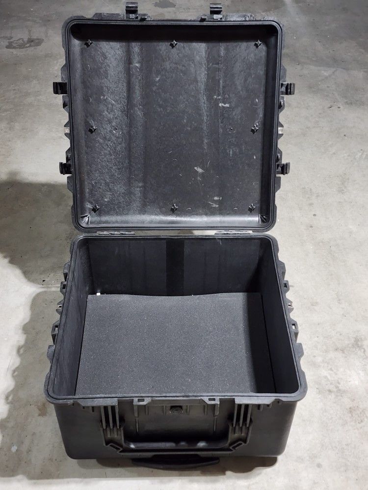 Peli 1640 Case 27"x28"16"