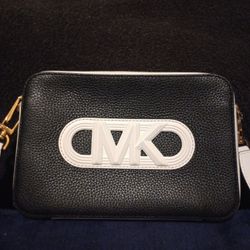 NWOT Micheal kors Jet Set Camera Bag 