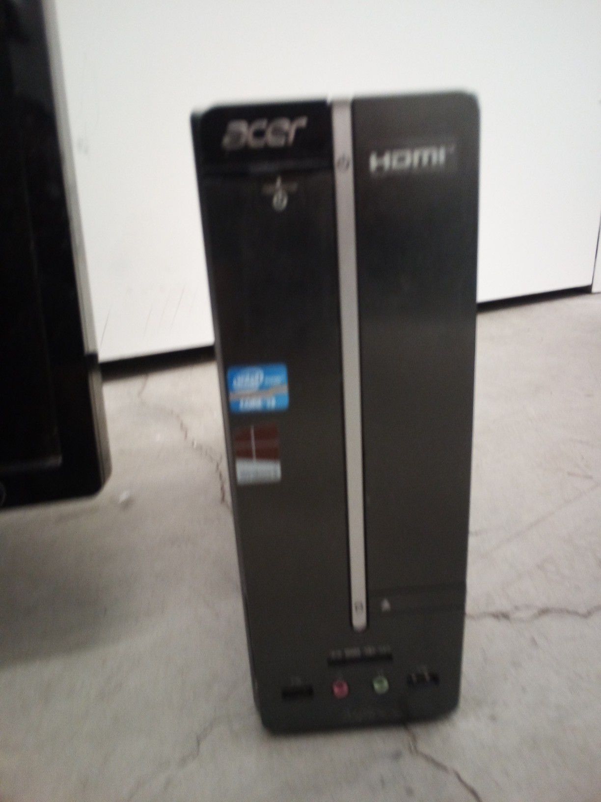 Acer Aspire XC600 compact desktop computer