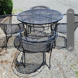 Wrought-iron Patio Table An 4 Chairs