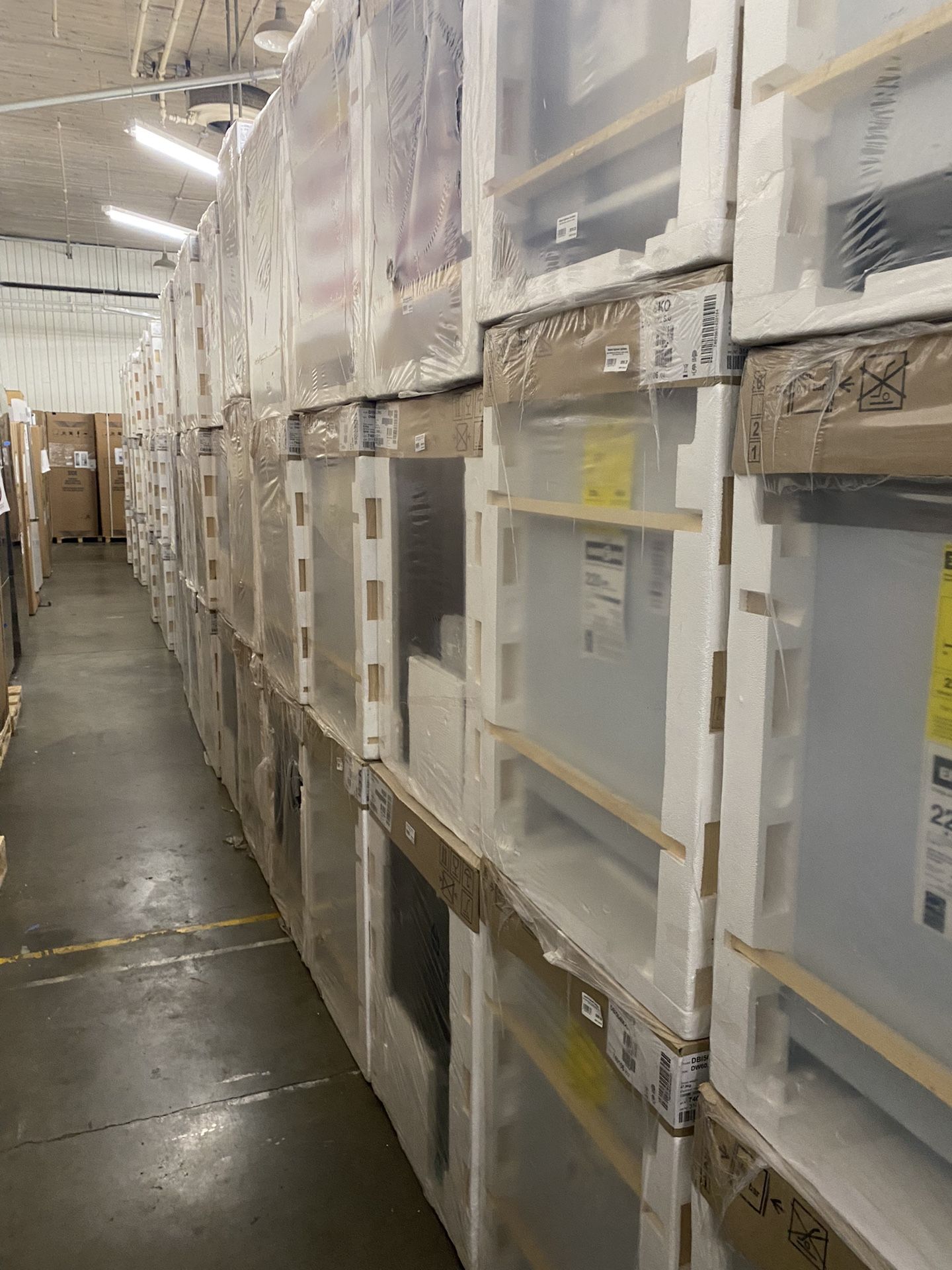 Asko 40 Series  DBI564IXXLS 24 Inch Fully-Integrated Built-In Dishwasher with 16 Place Settings New in box!!!