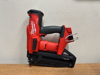 Milwaukee 3020-20 M18 FUEL 18-Volt Lithium-Ion Brushless Cordless Gen ll 16-Gauge Straight Finish Nailer (Tool Only)