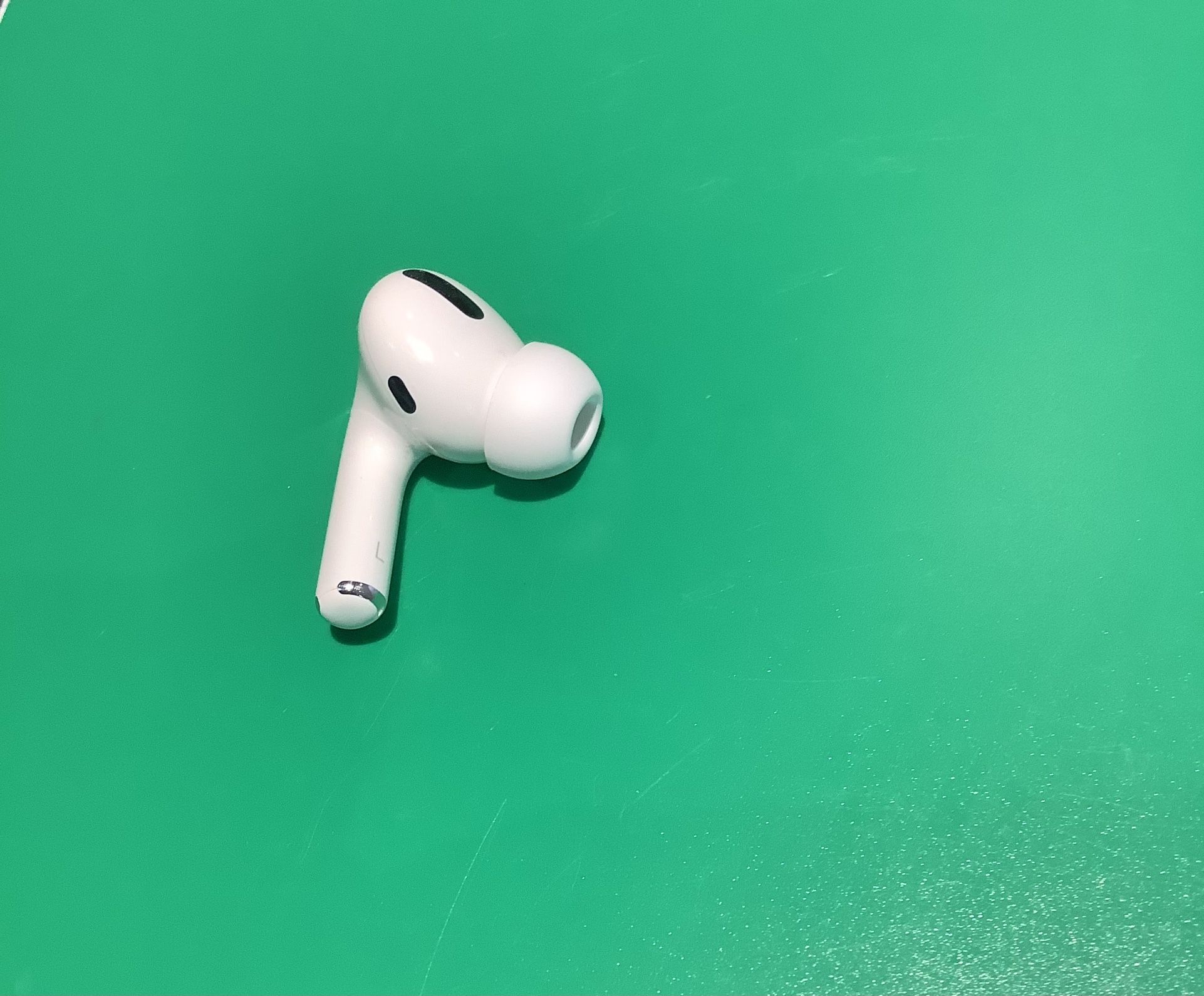 Left Apple AirPod Pro 