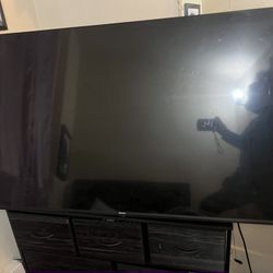 55” Hisense Tv w.  Wall Mount 