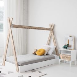 Brand new Signature Design by Ashley Piperton Modern Youth/Toddler Floor Tent Bed Frame