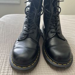 Dr. Martens 