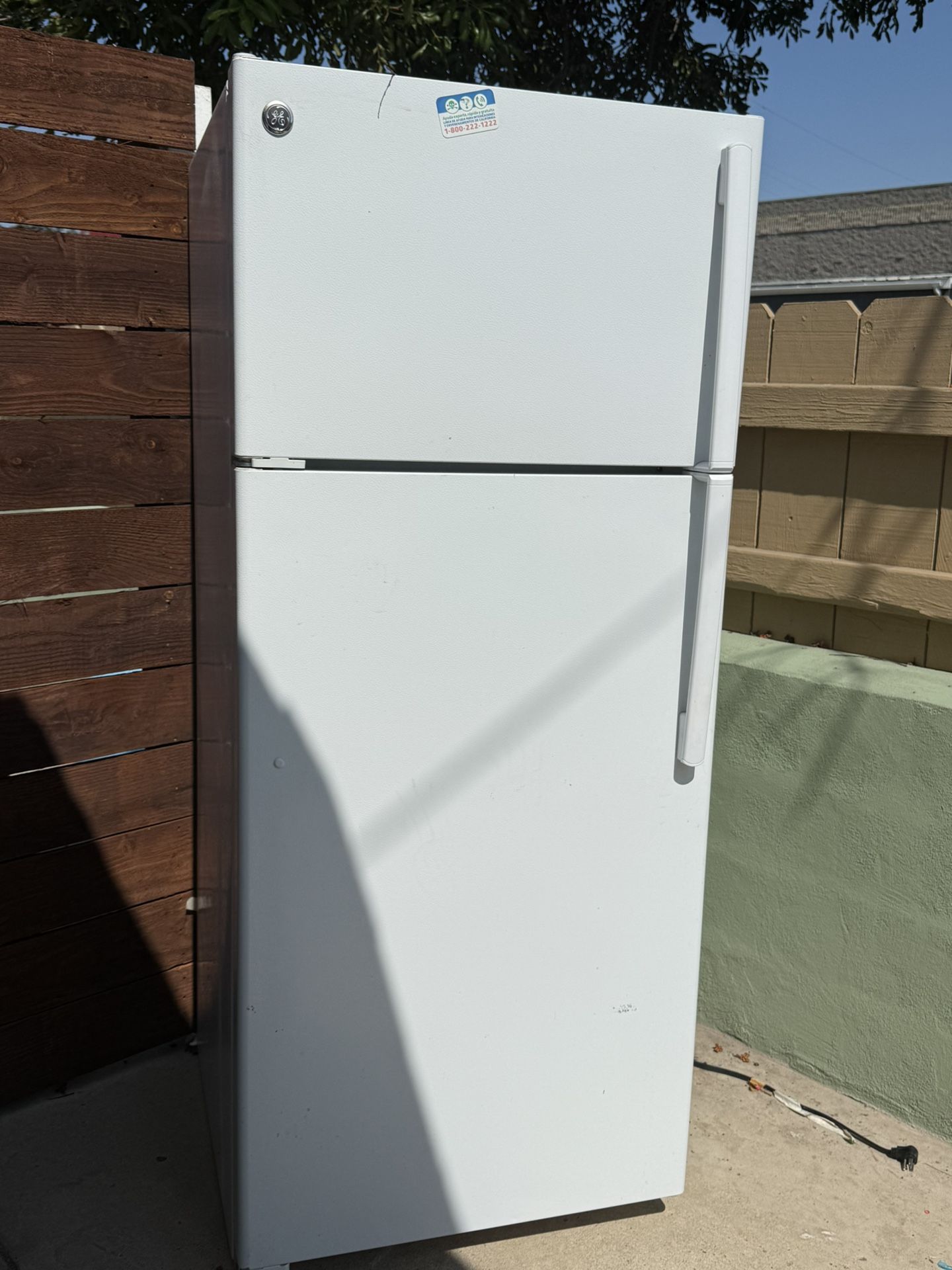 Used Refrigerator- DOES NOT COOL