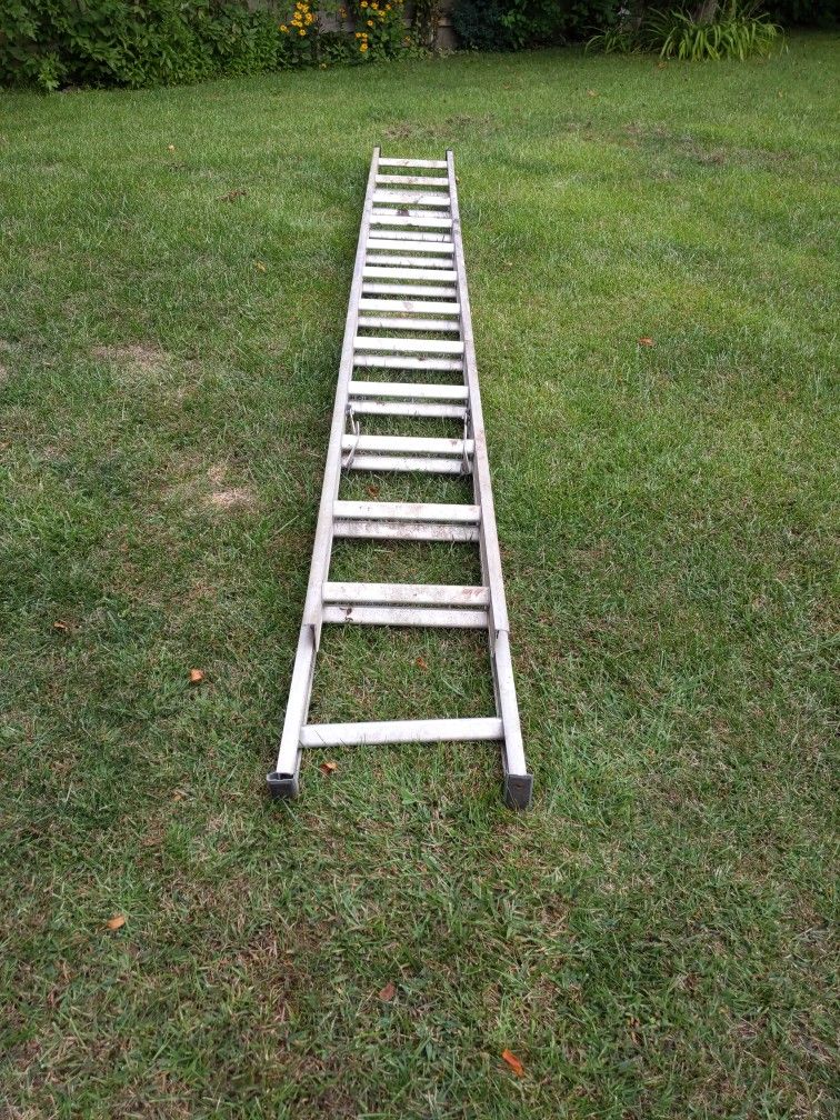 Aluminum Extension Ladder, 22 ft