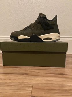 Jordan 4 “Undefeated” size 6Y (used- in good condition)
