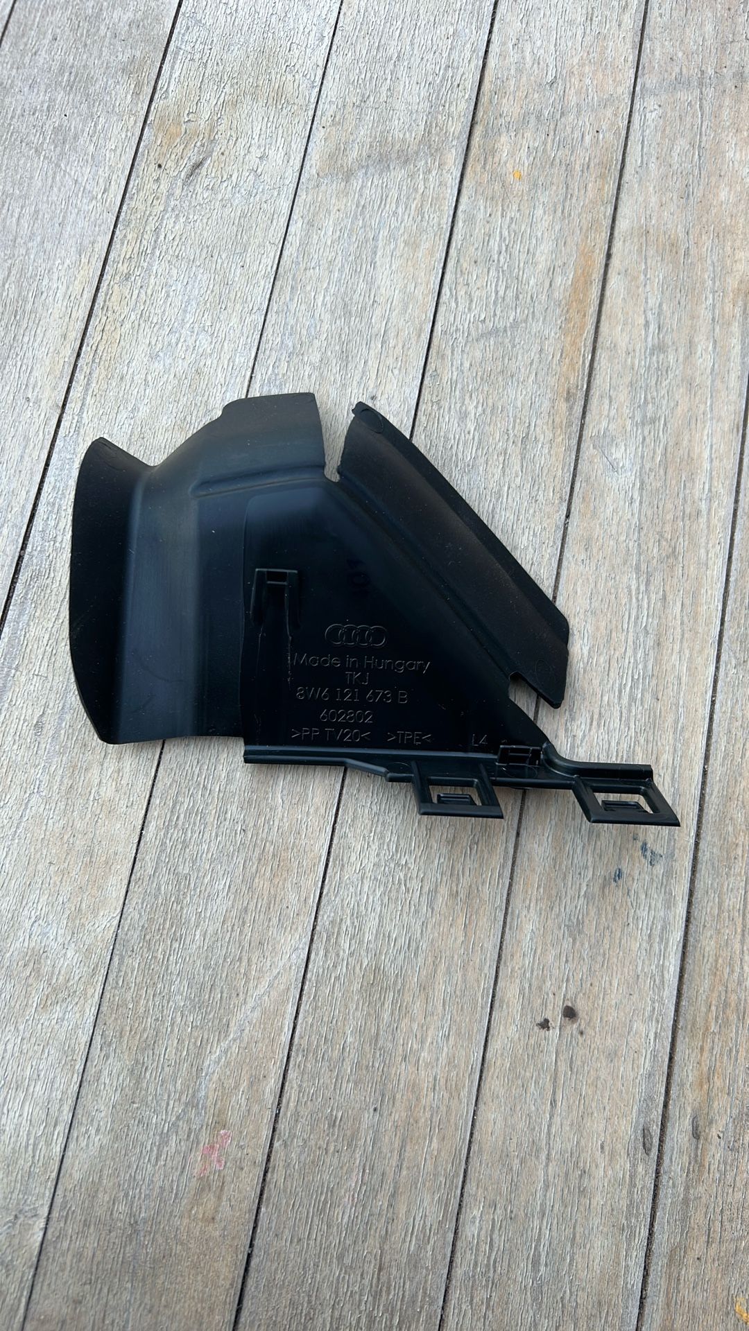 2018-2019 AUDI A5 8W6 S5 LEFT RADIATOR SUPPORT BAFFLE