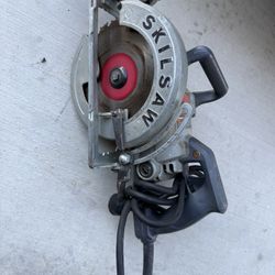 Skilsaw.  7 1/2 Worm Drive Circular Saw