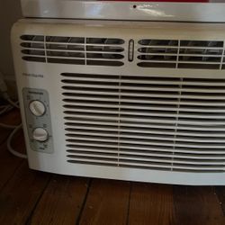 AC Unit With Remote 