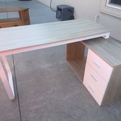 Brand new desk and chair 