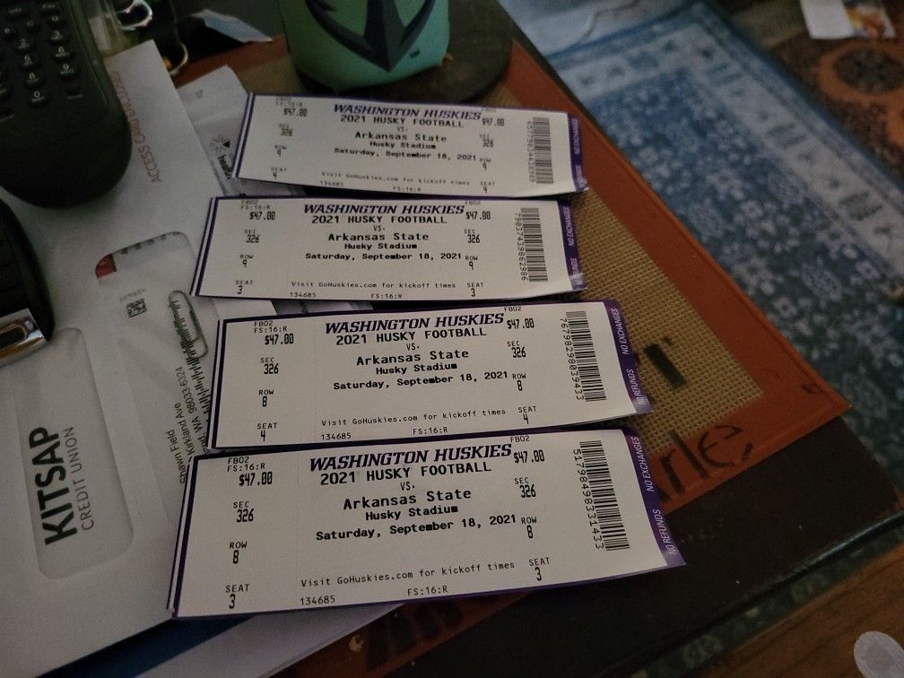 4 Tickets 100$ UW vs ARKANSAS STATE Section 326 Row 9 Hard Copy Tickets In Kirkland