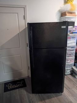 Black Frigidaire refrigerator/Ice maker